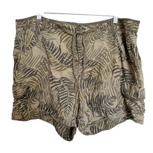 Democracy Women's Shorts, Size 18W, green, leaf print, summer, resort, vacation